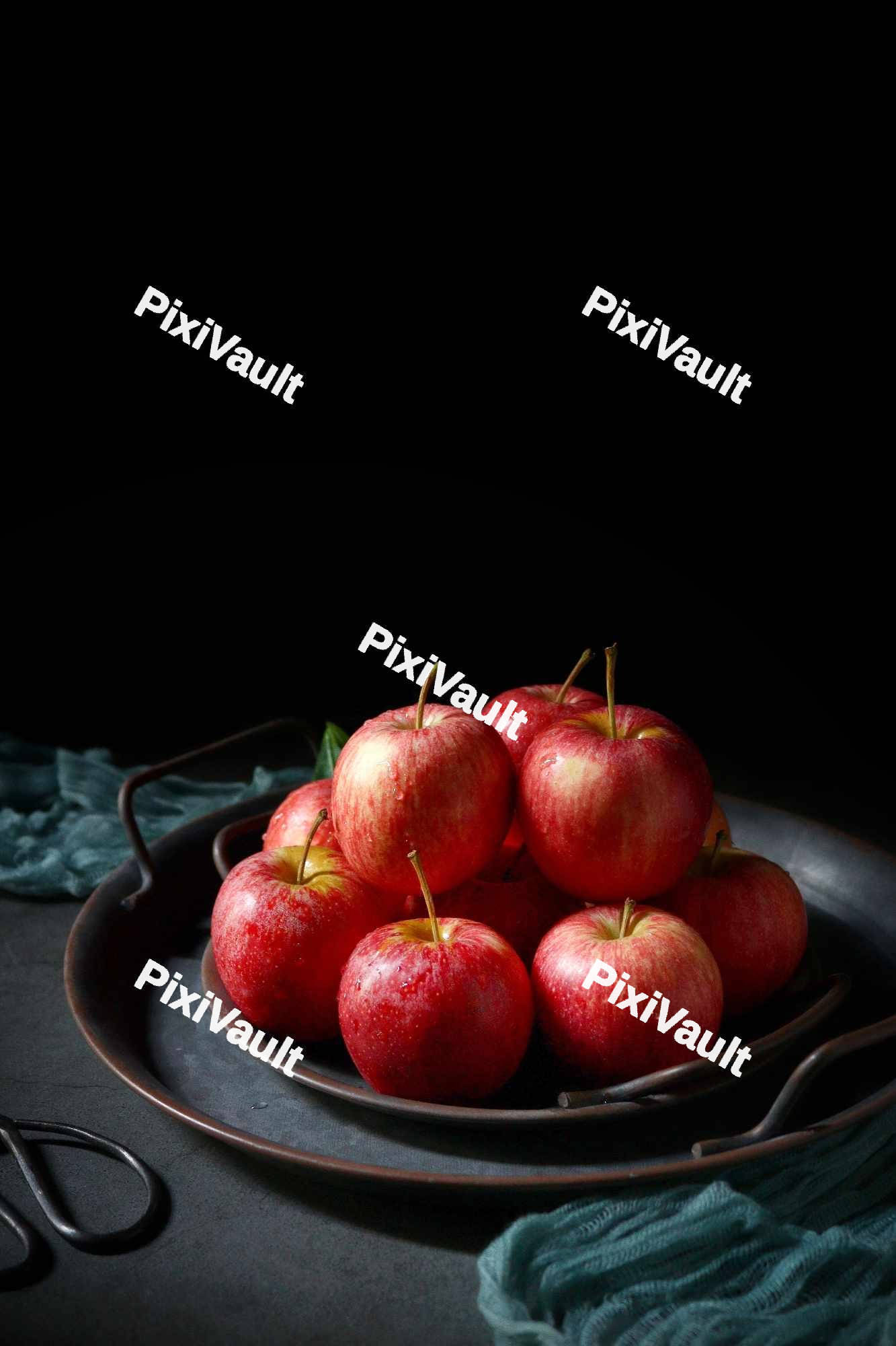 Red apples in a plate
